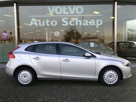 Volvo V40 - 1.6 T3 Intro Line Navigatie Park assist met camera Trekhaak - 1