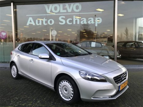 Volvo V40 - 1.6 T3 Intro Line Navigatie Park assist met camera Trekhaak - 1