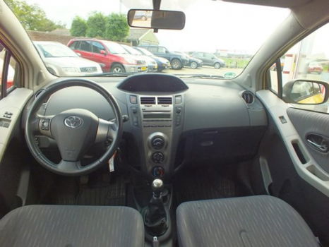 Toyota Yaris - 1