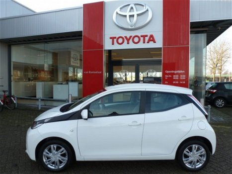 Toyota Aygo - 1.0 VVT-i X-Play Lichtmetalen Velgen - 1