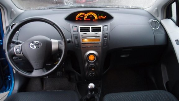 Toyota Yaris - 1.3 VVT-i CLIMA CRUISE TREKHAAK 6-SPEED - 1