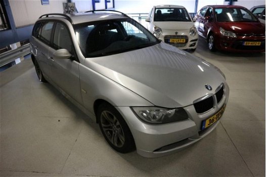 BMW 3-serie Touring - 318d Introduction NAVI / SPORT INTERIEUR / APK 7-2020 - 1