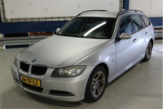 BMW 3-serie Touring - 318d Introduction NAVI / SPORT INTERIEUR / APK 7-2020 - 1