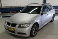 BMW 3-serie Touring - 318d Introduction NAVI / SPORT INTERIEUR / APK 7-2020 - 1 - Thumbnail