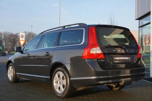 Volvo V70 - 2.5FT 230PK Momentum GEARTRONIC 96XXX KM XENON TREKHAAK - 1