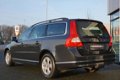 Volvo V70 - 2.5FT 230PK Momentum GEARTRONIC 96XXX KM XENON TREKHAAK - 1 - Thumbnail