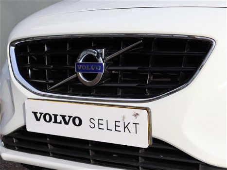 Volvo V40 - 2.0 D2 120PK Automaat Kinetic / Navigatie / Climate Ctrl - 1