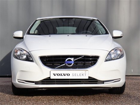 Volvo V40 - 2.0 D2 120PK Automaat Kinetic / Navigatie / Climate Ctrl - 1