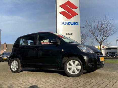 Daihatsu Sirion - 2 1.3 16V DVVT Prestige Dealer Onderhouden - 1