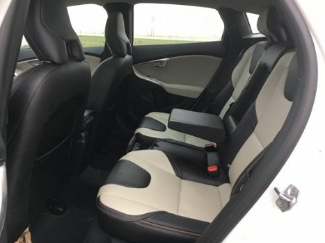 Volvo V40 Cross Country - D3 Nordic+ IntelliSafe RTI Leder Aut - 1