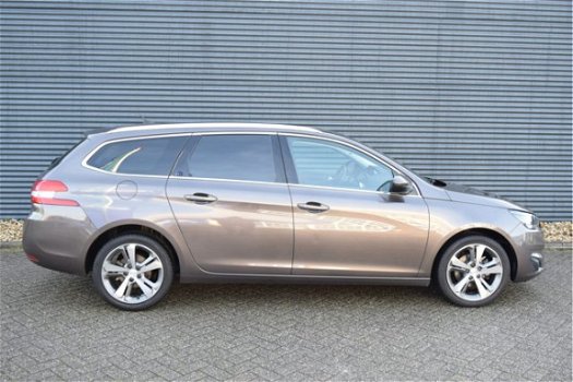 Peugeot 308 SW - 1.2 e-THP Première | Panorama dak | Trekhaak | 6 maanden Bovag garantie - 1