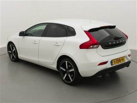 Volvo V40 - 2.0 D4 Kinetic Bns - 1