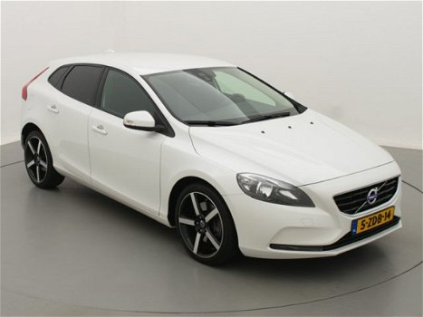 Volvo V40 - 2.0 D4 Kinetic Bns - 1