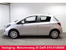 Toyota Yaris - 1.5 Hybrid Trend Automaat.Navigatie.Camera.Safety-Sense