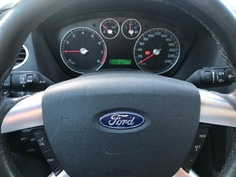 Ford Focus Wagon - 1.6-16V Futura - 1
