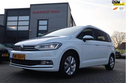 Volkswagen Touran - 1.6 TDI SCR Highline 7p | LED | Camera | Massage | 7 persoons | Leder | NAP | Na - 1