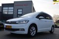 Volkswagen Touran - 1.6 TDI SCR Highline 7p | LED | Camera | Massage | 7 persoons | Leder | NAP | Na - 1 - Thumbnail