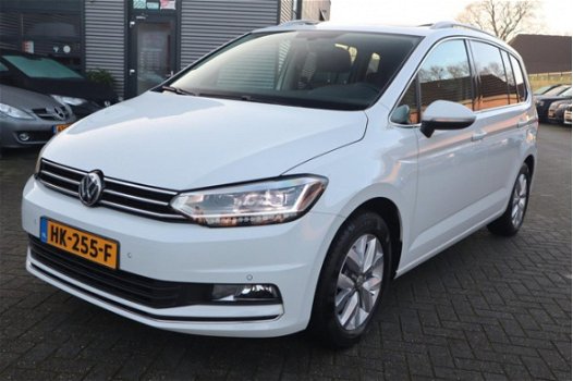 Volkswagen Touran - 1.6 TDI SCR Highline 7p | LED | Camera | Massage | 7 persoons | Leder | NAP | Na - 1