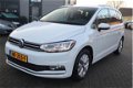 Volkswagen Touran - 1.6 TDI SCR Highline 7p | LED | Camera | Massage | 7 persoons | Leder | NAP | Na - 1 - Thumbnail