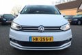 Volkswagen Touran - 1.6 TDI SCR Highline 7p | LED | Camera | Massage | 7 persoons | Leder | NAP | Na - 1 - Thumbnail