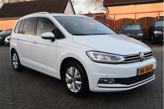 Volkswagen Touran - 1.6 TDI SCR Highline 7p | LED | Camera | Massage | 7 persoons | Leder | NAP | Na - 1