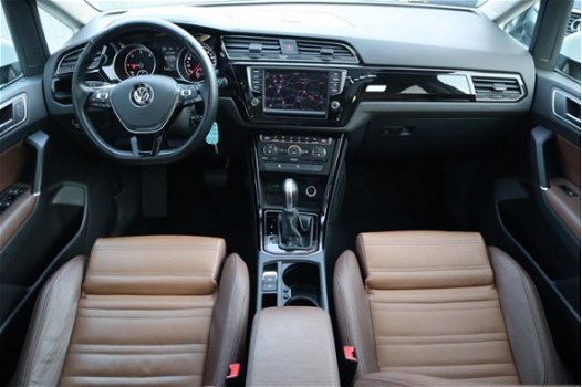 Volkswagen Touran - 1.6 TDI SCR Highline 7p | LED | Camera | Massage | 7 persoons | Leder | NAP | Na - 1