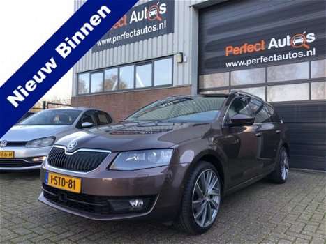 Skoda Octavia Combi - 1.4 TSI Greentech Elegance Open dak, Navi, Xenon, Trekhaak - 1