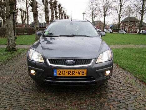 Ford Focus Wagon - 2.0-16V Ghia Climate/Cruisecontrol Stuurbekrachtiging Pdc Trekhaak Lm Velgen - 1