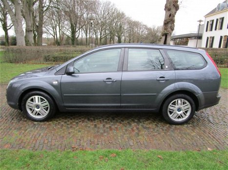 Ford Focus Wagon - 2.0-16V Ghia Climate/Cruisecontrol Stuurbekrachtiging Pdc Trekhaak Lm Velgen - 1