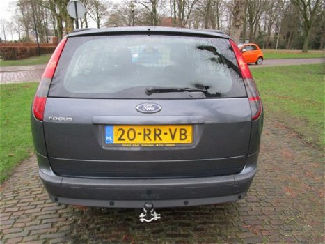 Ford Focus Wagon - 2.0-16V Ghia Climate/Cruisecontrol Stuurbekrachtiging Pdc Trekhaak Lm Velgen - 1