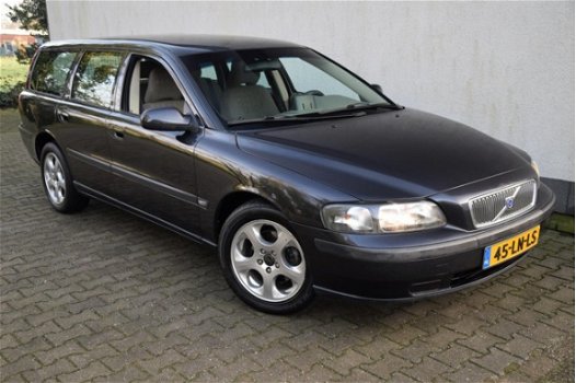 Volvo V70 - 2.4 Comfort Line Automaat 140pk - 1