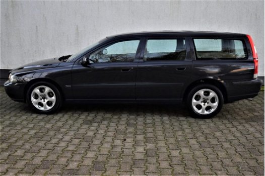 Volvo V70 - 2.4 Comfort Line Automaat 140pk - 1