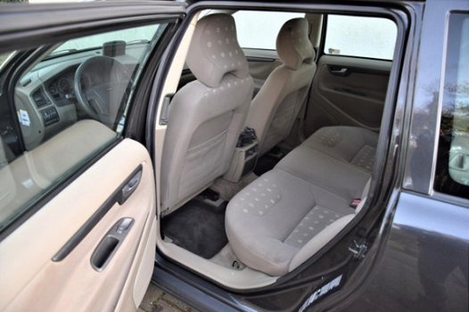 Volvo V70 - 2.4 Comfort Line Automaat 140pk - 1