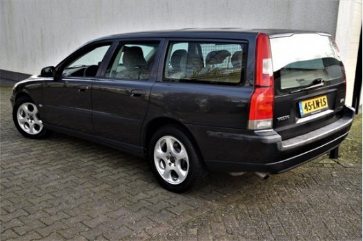 Volvo V70 - 2.4 Comfort Line Automaat 140pk - 1