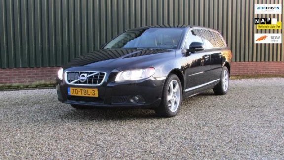 Volvo V70 - 2.0 D3 Limited Edition /Automaat/163pk/Drivers supp/Trekh/Xenon/BLIS enz enz - 1