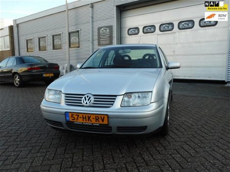 Volkswagen Bora - 2.0 Highline ECC/Cruise/Schuidak Apk Nap - 1