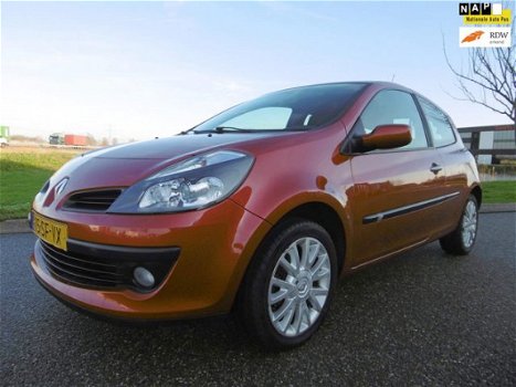 Renault Clio - 1.4-16V Dynamique Luxe AIRCO APK t/m 09-2020 - 1