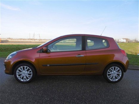 Renault Clio - 1.4-16V Dynamique Luxe AIRCO APK t/m 09-2020 - 1