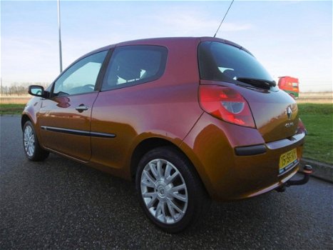 Renault Clio - 1.4-16V Dynamique Luxe AIRCO APK t/m 09-2020 - 1