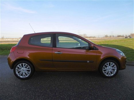 Renault Clio - 1.4-16V Dynamique Luxe AIRCO APK t/m 09-2020 - 1