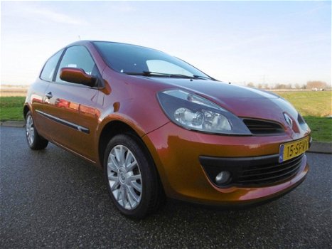 Renault Clio - 1.4-16V Dynamique Luxe AIRCO APK t/m 09-2020 - 1