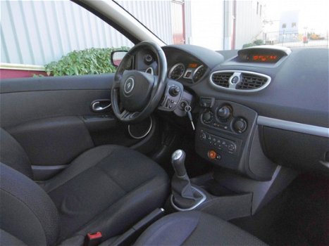 Renault Clio - 1.4-16V Dynamique Luxe AIRCO APK t/m 09-2020 - 1