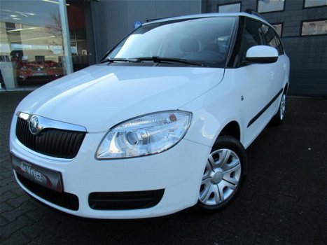 Skoda Fabia Combi - 1.4 Ambiente / Airco / Elektr. Ramen / Dakrails - 1