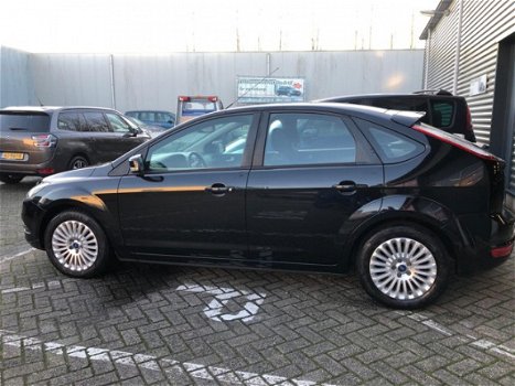 Ford Focus - 1.8 Titanium Navigatie parkeersensoren Climate controle cruise controle trekhaak lm-vel - 1