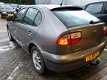 Seat Leon - 1.6-16V Stella 5-deurs airco electrische ramen cruise controle cd-speler lm-velgen trekh - 1 - Thumbnail