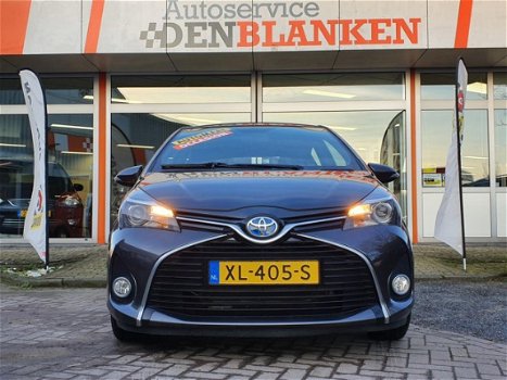 Toyota Yaris - 1.5 Hybrid Now BJ.2016 / 53.000 KM / Automaat / Navigatie / 5Drs / Zeer netjes - 1