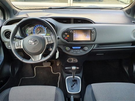 Toyota Yaris - 1.5 Hybrid Now BJ.2016 / 53.000 KM / Automaat / Navigatie / 5Drs / Zeer netjes - 1
