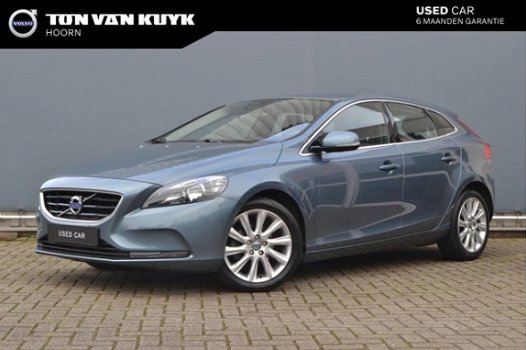 Volvo V40 - 1.6 D2 115PK Momentum/ Navigatie/ Climate control/ Keyless/ Trekhaak - 1