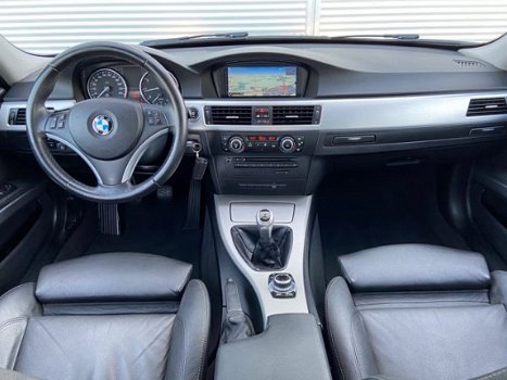 BMW 3-serie - 318i Business Line / Xenon / Navigatie Prof. / Leder - 1