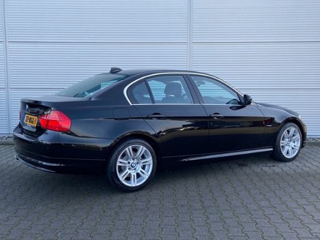 BMW 3-serie - 318i Business Line / Xenon / Navigatie Prof. / Leder - 1